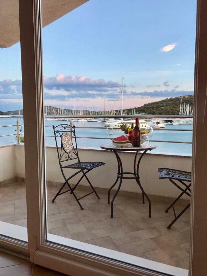 Apartments Villa Marina Рогозница Екстериор снимка