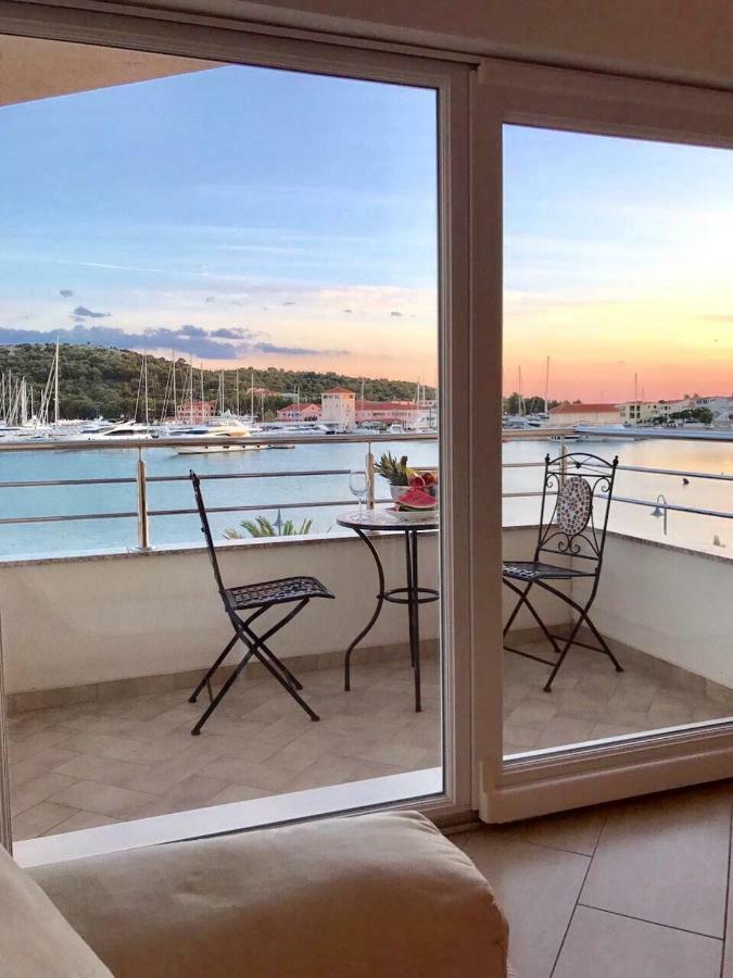 Apartments Villa Marina Рогозница Екстериор снимка
